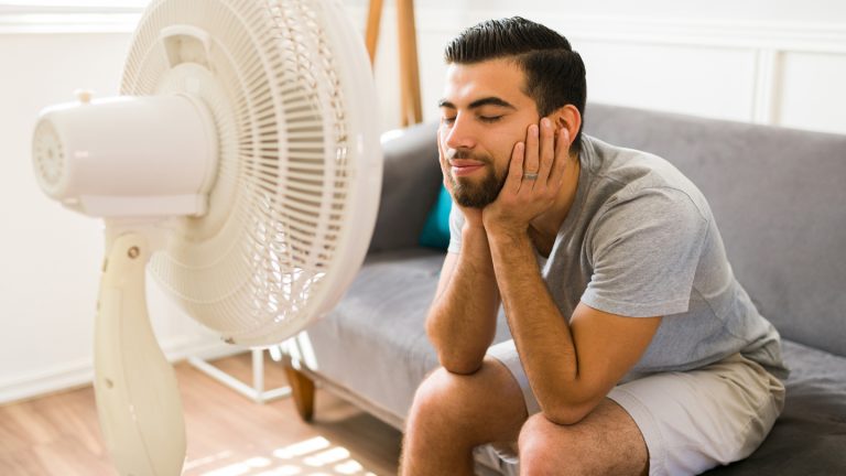 Should Radiator Fan Turn on When Ac is on